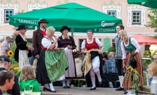 Z´sammsitzn in Tamsweg Modenschau