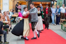 Z´sammsitzn in Tamsweg Modenschau